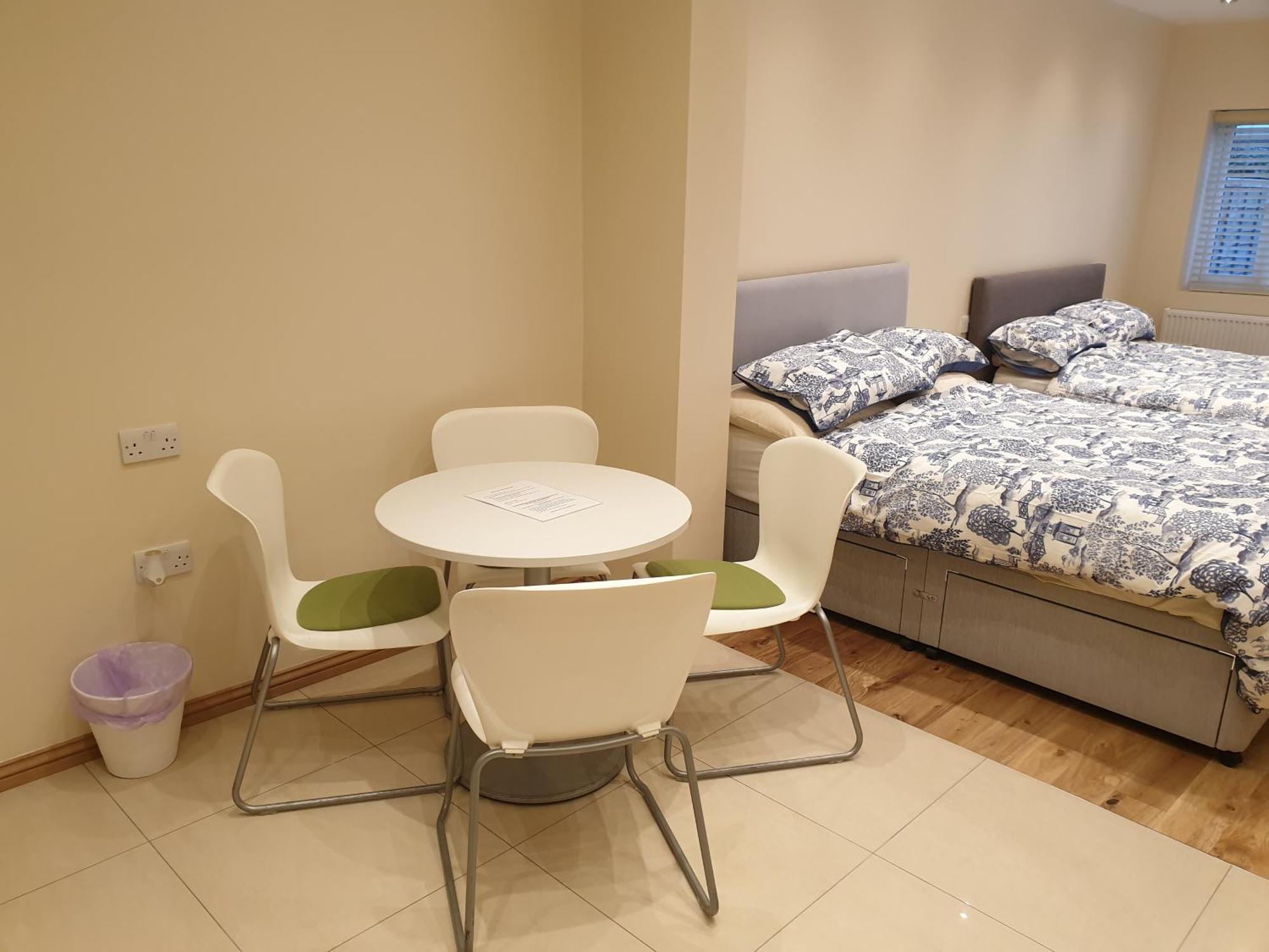 London Luxury Apartments 3 Bedroom Sleeps 8 With 3 Bathrooms 4 Mins Walk To Tube Free Parking إيلفورد المظهر الخارجي الصورة