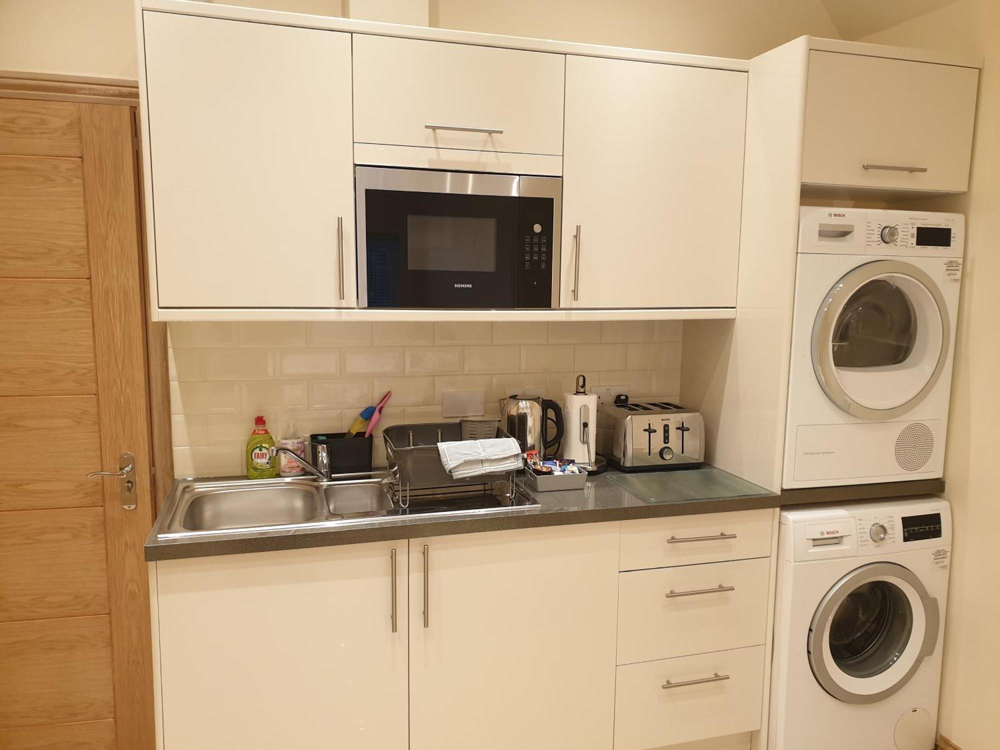 London Luxury Apartments 3 Bedroom Sleeps 8 With 3 Bathrooms 4 Mins Walk To Tube Free Parking إيلفورد المظهر الخارجي الصورة