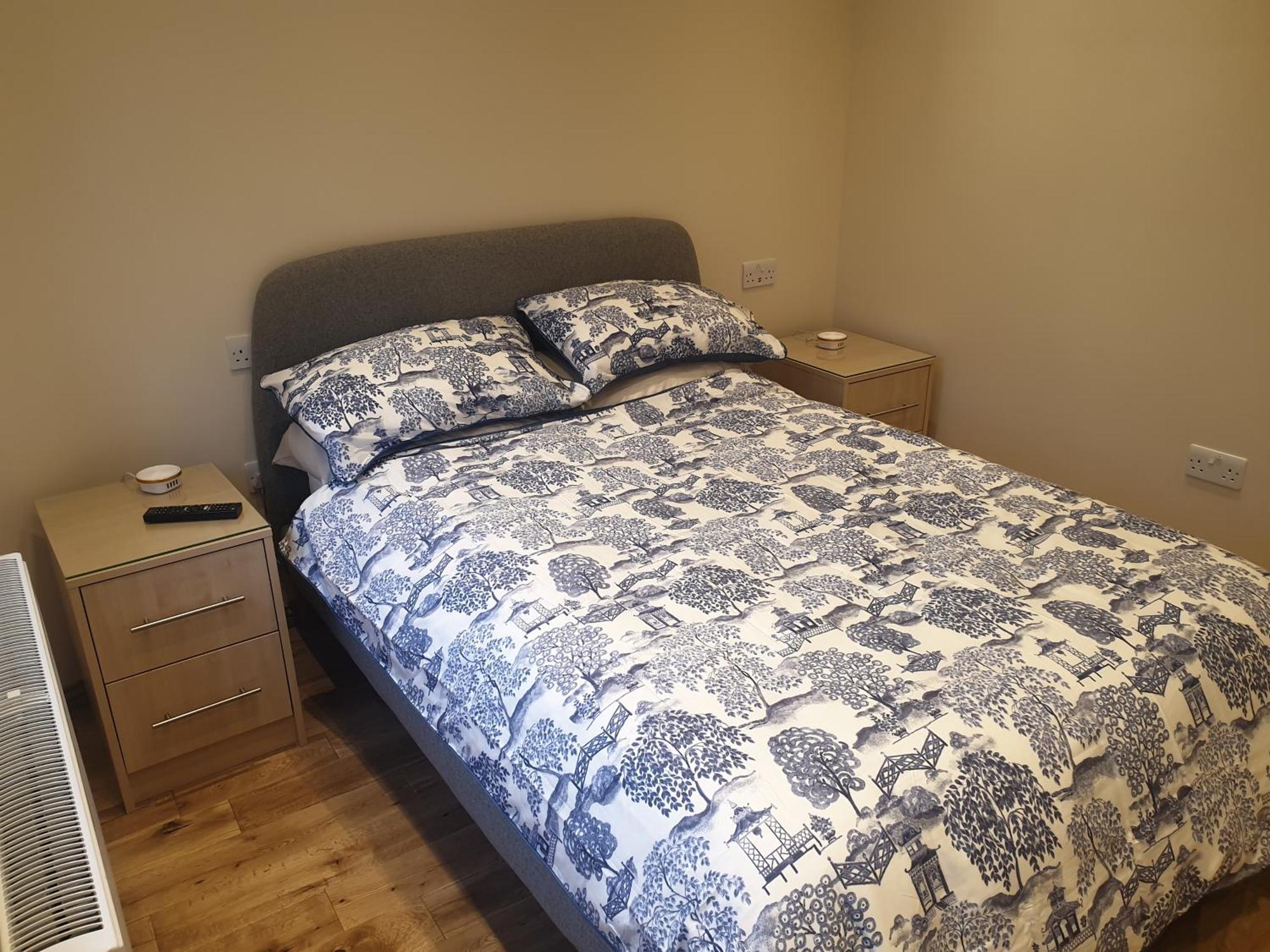 London Luxury Apartments 3 Bedroom Sleeps 8 With 3 Bathrooms 4 Mins Walk To Tube Free Parking إيلفورد المظهر الخارجي الصورة